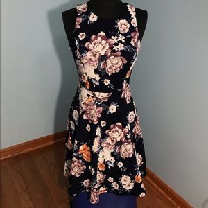 NWOT Soprano Floral Dress Small